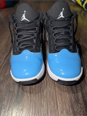 Nike Air Jordan Max Aura 2 UNC Blue Black Youth 6Y Basketball Shoes Sneakers